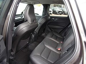 Volvo  B4 Momentum Pro AWD
