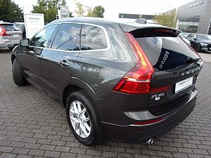 Volvo  B4 Momentum Pro AWD