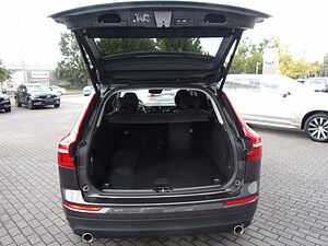 Volvo  B4 Momentum Pro AWD