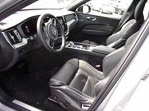 Volvo  B4 Ultimate Dark AWD