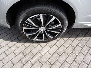 Volvo  B4 Ultimate Dark AWD