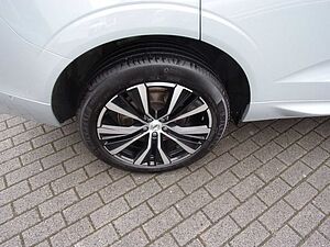 Volvo  B4 Ultimate Dark 2WD