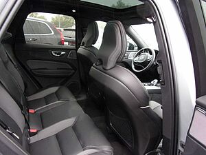 Volvo  B4 Ultimate Dark 2WD