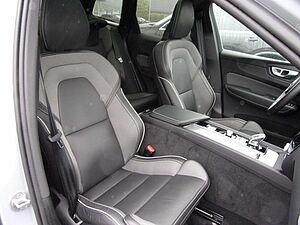 Volvo  B4 Ultimate Dark 2WD