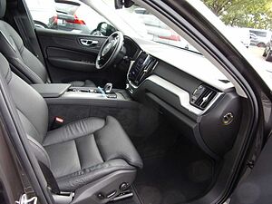 Volvo  B4 Plus Dark Auto