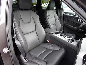 Volvo  B4 Plus Dark Auto