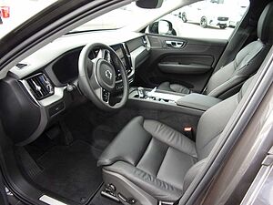 Volvo  B4 Plus Dark Auto