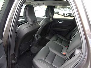 Volvo  B4 Plus Dark Auto