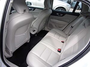 Volvo  B4  Plus Bright
