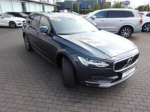 Volvo  B4 Cross Country Pro AWD