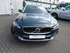 Volvo  B4 Cross Country Pro AWD