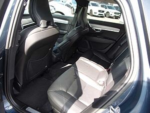 Volvo  B4 Cross Country Pro AWD