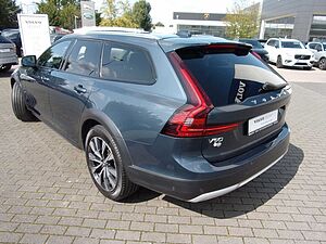Volvo  B4 Cross Country Pro AWD