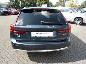Volvo  B4 Cross Country Pro AWD