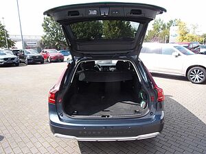 Volvo  B4 Cross Country Pro AWD