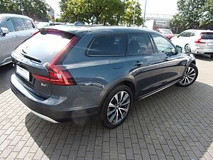 Volvo  B4 Cross Country Pro AWD