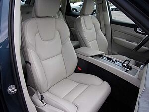 Volvo  B4 Plus Dark AWD