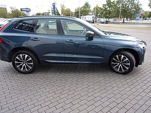 Volvo  B4 Plus Dark AWD