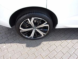 Volvo  B4  Plus Dark AWD