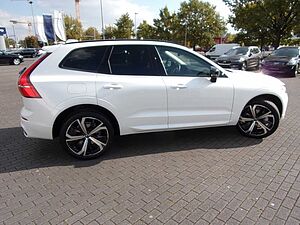 Volvo  B4  Plus Dark AWD