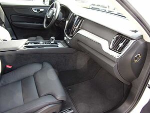 Volvo  B4  Plus Dark AWD