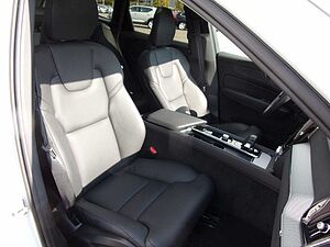 Volvo  B4  Plus Dark AWD