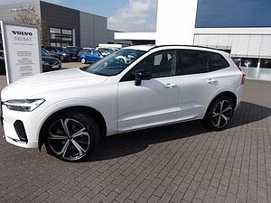 Volvo  B4  Plus Dark AWD