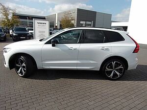 Volvo  B4  Plus Dark AWD