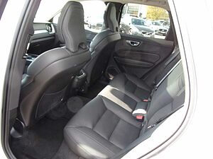 Volvo  B4  Plus Dark AWD