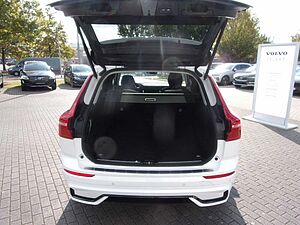 Volvo  B4  Plus Dark AWD