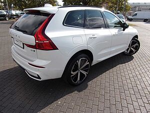 Volvo  B4  Plus Dark AWD