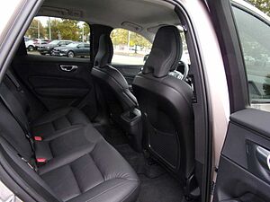 Volvo  B4 Plus Dark 2WD