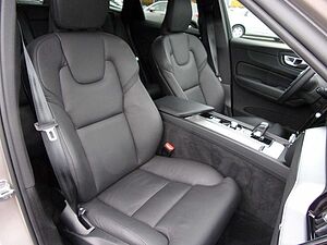 Volvo  B4 Plus Dark 2WD