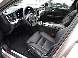 Volvo  B4 Plus Dark 2WD
