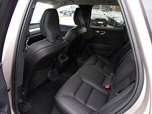 Volvo  B4 Plus Dark 2WD