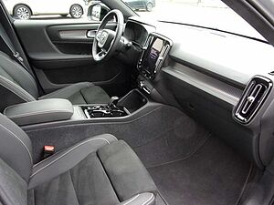 Volvo  T2  Plus Dark 2WD