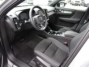 Volvo  T2  Plus Dark 2WD