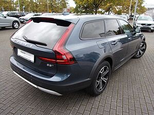 Volvo  B4 Cross Country Pro AWD