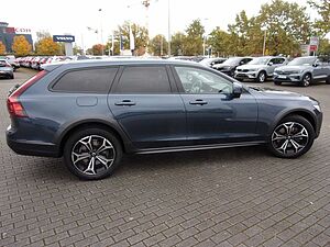 Volvo  B4 Cross Country Pro AWD