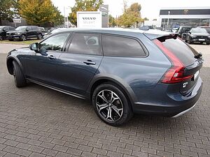 Volvo  B4 Cross Country Pro AWD