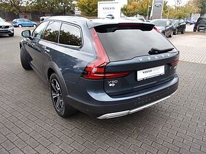 Volvo  B4 Cross Country Pro AWD