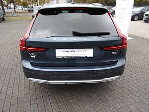 Volvo  B4 Cross Country Pro AWD