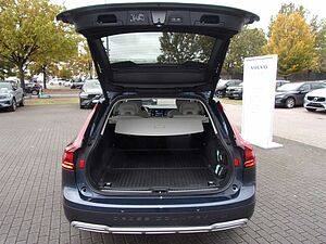 Volvo  B4 Cross Country Pro AWD