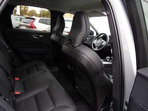 Volvo  B4Plus Dark 2WD