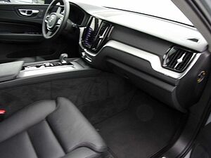 Volvo  B4Plus Dark 2WD