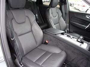 Volvo  B4Plus Dark 2WD