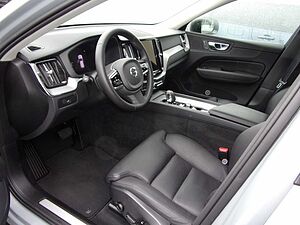 Volvo  B4Plus Dark 2WD