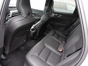 Volvo  B4Plus Dark 2WD