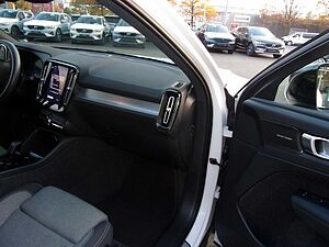 Volvo  B3 Plus Dark 2WD