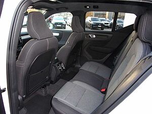 Volvo  B3 Plus Dark 2WD